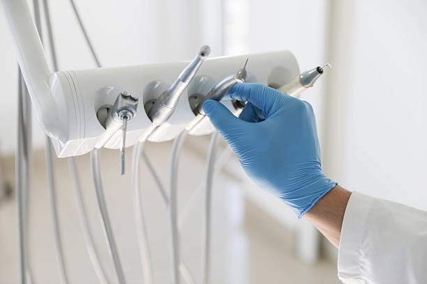 Professional Tooth Extraction technician working in Olivarez, TX